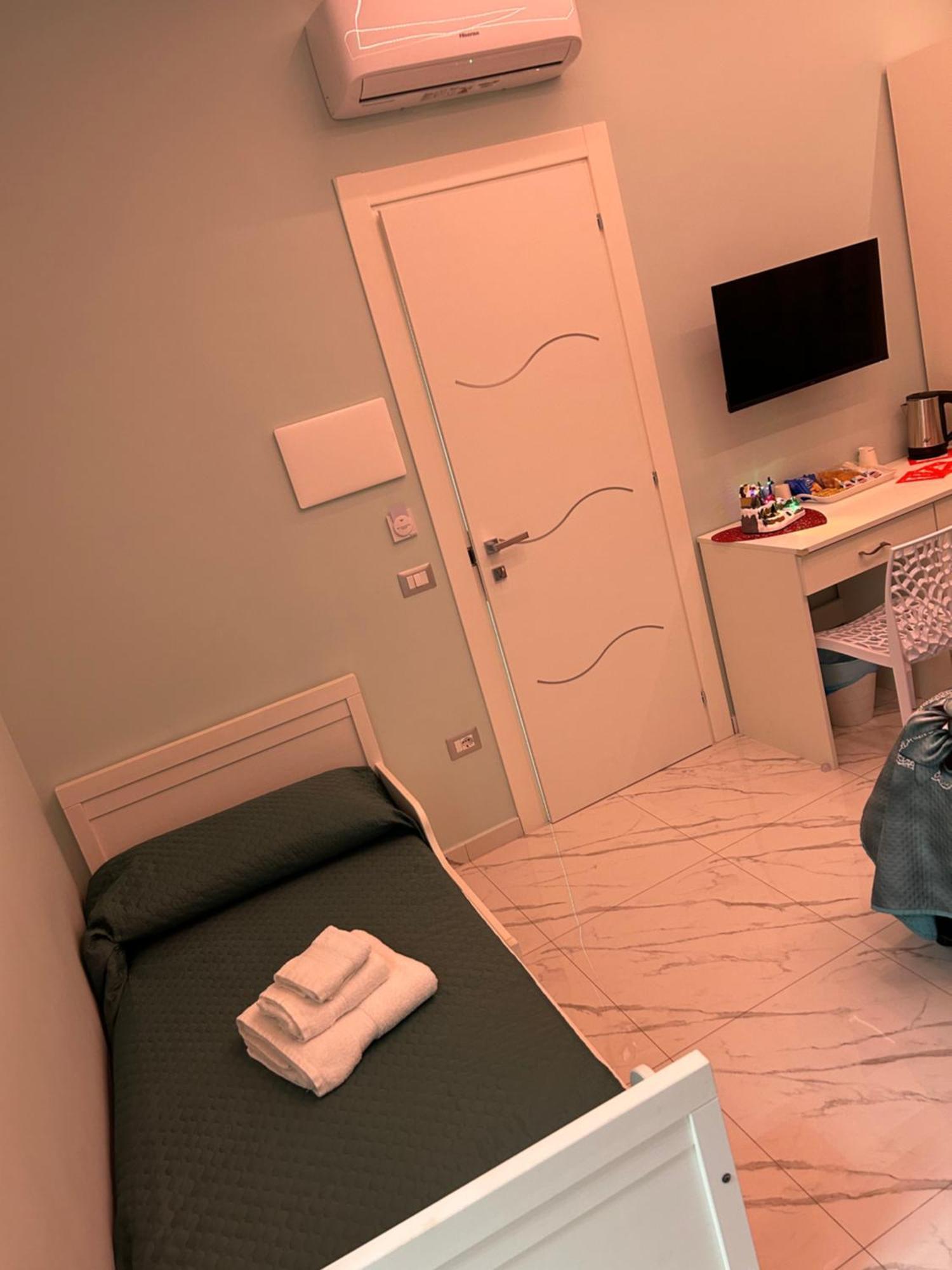 Bebsantaniellohouse1 Bed & Breakfast Napoli Eksteriør bilde