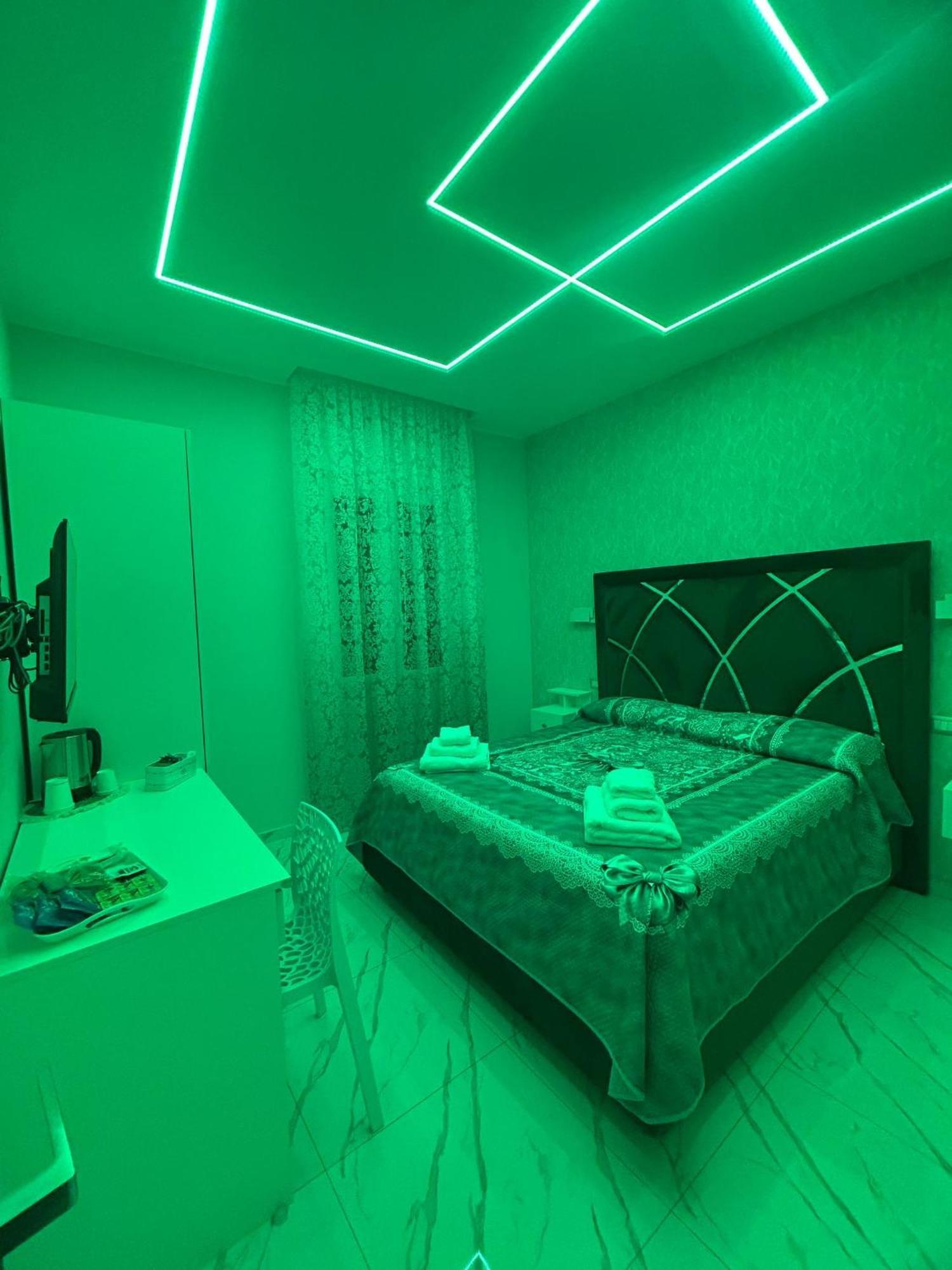 Bebsantaniellohouse1 Bed & Breakfast Napoli Eksteriør bilde